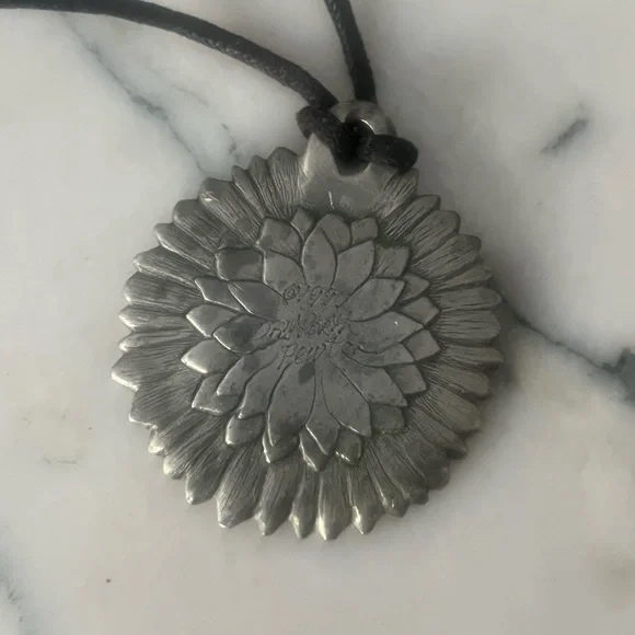VINTAGE Danforth Pewter Sunflower Pendant Necklace - Picture 3 of 4